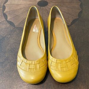❌SOLD❌Bandolino Sz 6 Mustard Ballet Flats